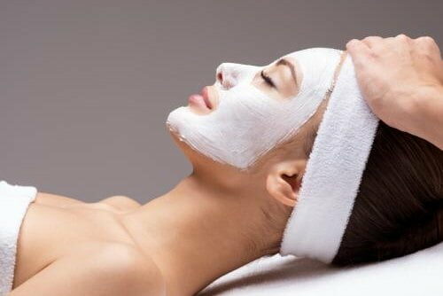 spa-massage-for-woman-with-facial-mask-on-face-202